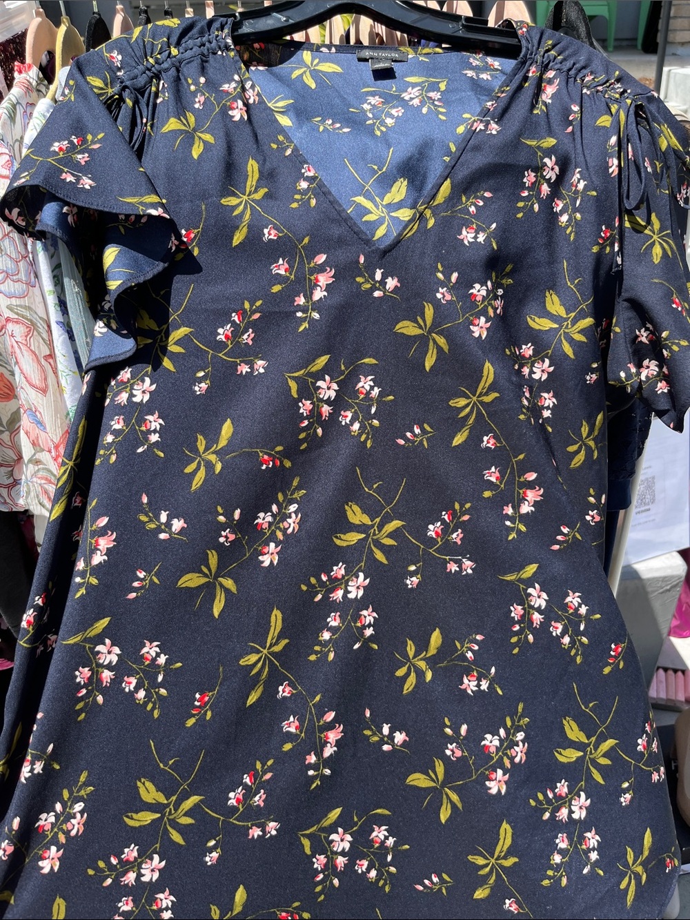 Ann Taylor Blouse L Navy Floral V-Neck Flutter Sleeve Drawstring Tie Shoulder